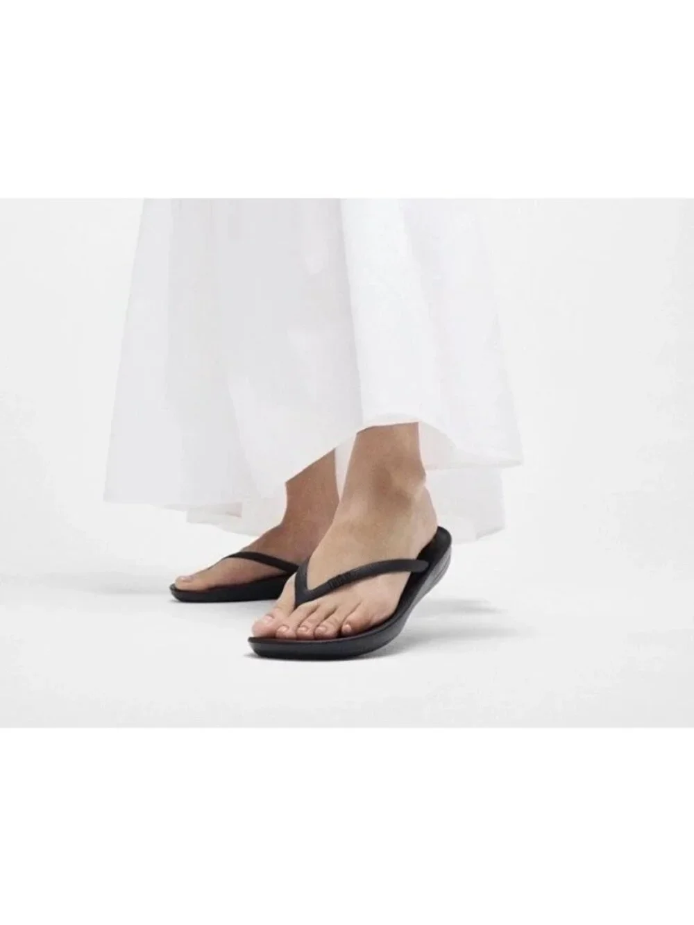 FitFlop Women's Black Rubber iQushion Ergonomic Flip-Flops Sandals Size 8 3628